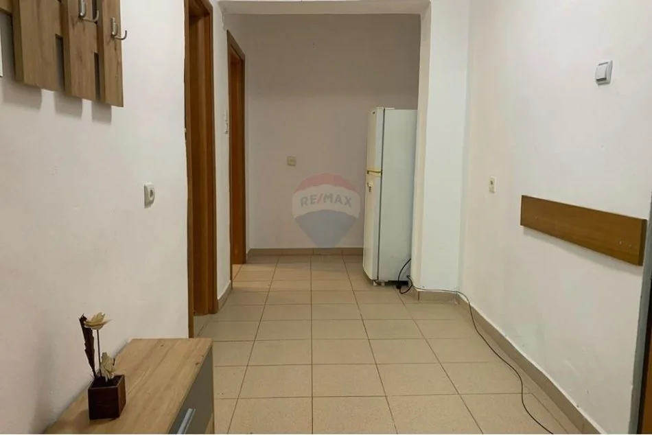 Tirane, jepet me qera apartament 1+1 Kati 1, 67 m² 950 € (Qender)