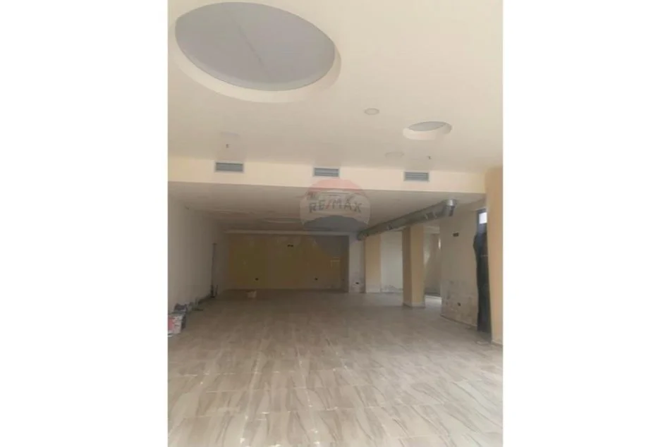 Tirane, shitet dyqan Kati 4, 131 m² (Fresku)