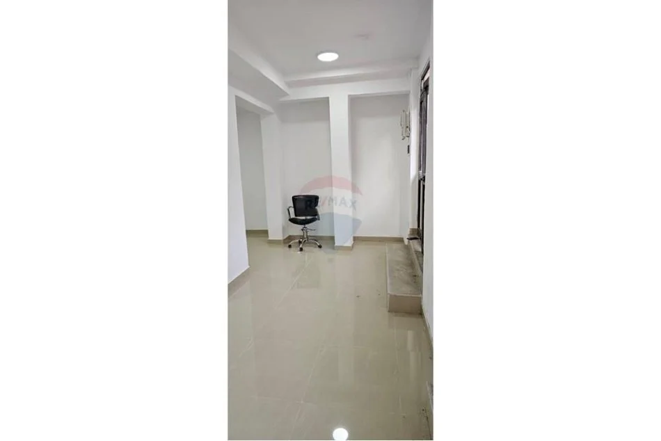 Tirane, jepet me qera dyqan Kati 0, 30 m² 250 € (PJETER BUDI)