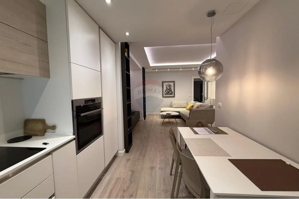 Tirane, jepet me qera apartament 2+1 Kati 3, 104 m² 1.200 € (Libri Universitar)