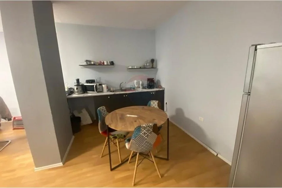 Tirane, jepet me qera zyre Kati 3, 125 m² 1.100 € (Rruga Ismail Qemali)
