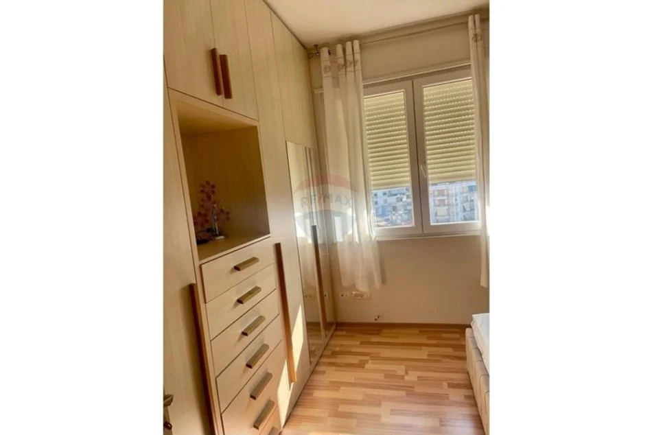 Tirane, jepet me qera apartament 2+1 Kati 7, 90 m² 650 € (Ish Tregu Elektrik)