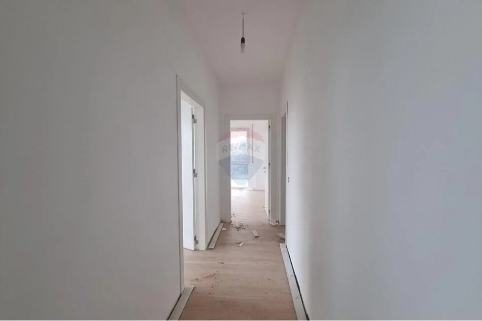 Tirane, shitet apartament 2+1+Ballkon Kati 3, 118 m² 155.000 € (Bulevardi i Ri)