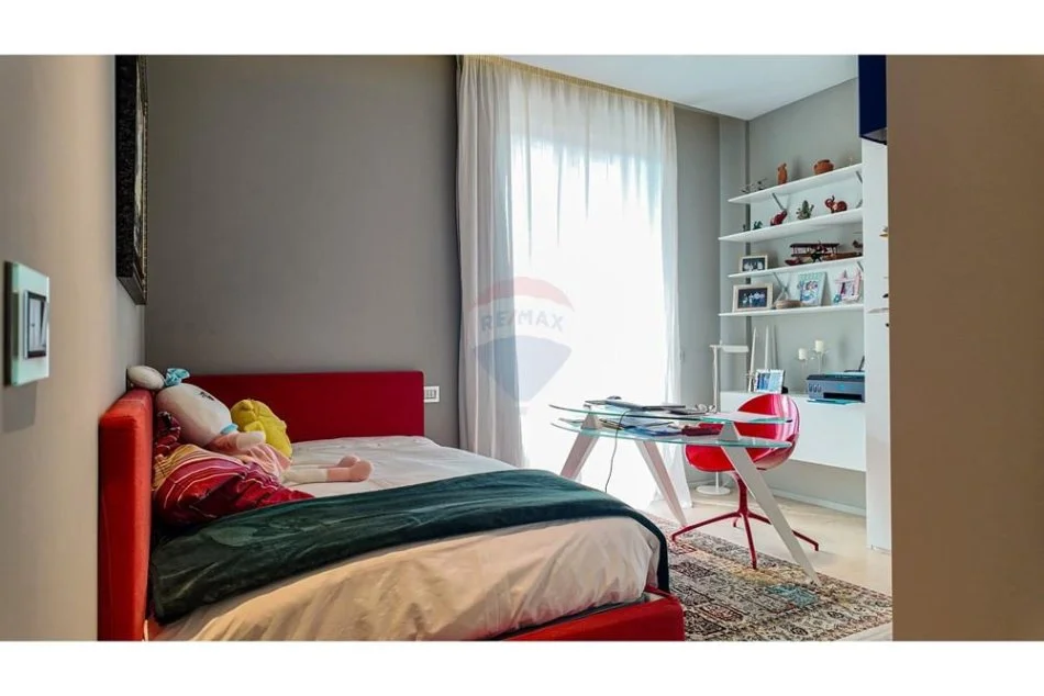 Tirane, shitet apartament+verande | Penthouse 3+1 Kati 8, 350 m² 650.000 € (Kopshti Botanik)