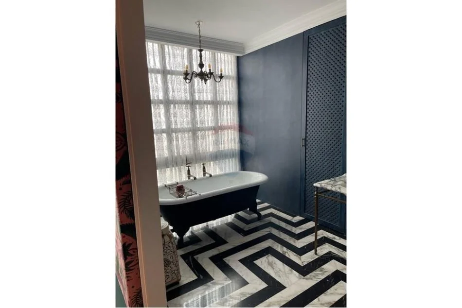 Tirane, jepet me qera apartament 1+1 Kati 6, 145 m² 2.000 € (Rruga Bardhok Biba)