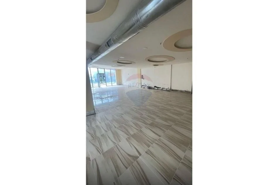 Tirane, shitet dyqan Kati 4, 131 m² (Fresku)