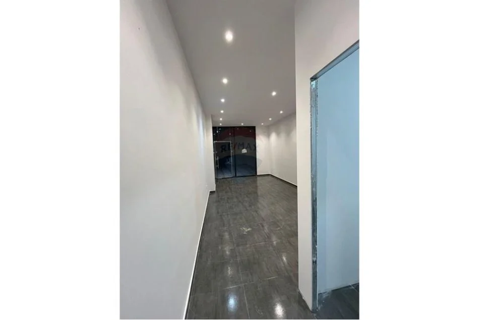 Tirane, jepet me qera dyqan Kati 0, 39 m² 250 € (Rruga Teodor Keko)