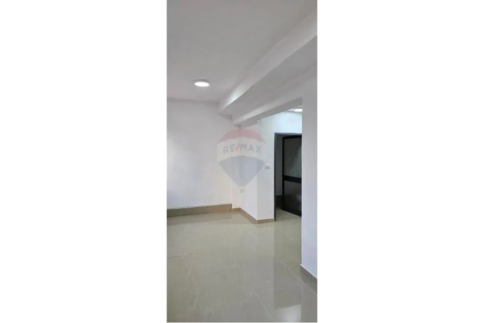 Tirane, jepet me qera dyqan Kati 0, 30 m² 250 € (PJETER BUDI)