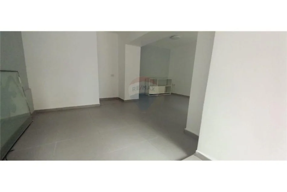 Tirane, shitet dyqan Kati 0, 36 m² 90.000 € (Shallvaret)