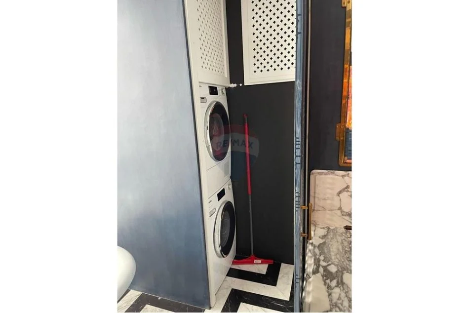 Tirane, jepet me qera apartament 1+1 Kati 6, 145 m² 2.000 € (Rruga Bardhok Biba)