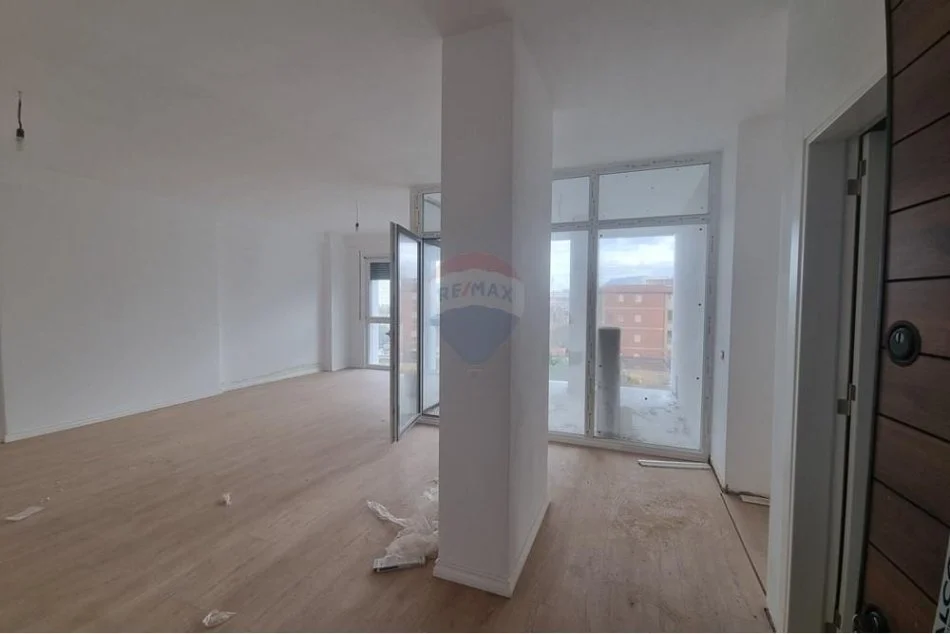 Tirane, shitet apartament 2+1+Ballkon Kati 3, 118 m² 155.000 € (Bulevardi i Ri)