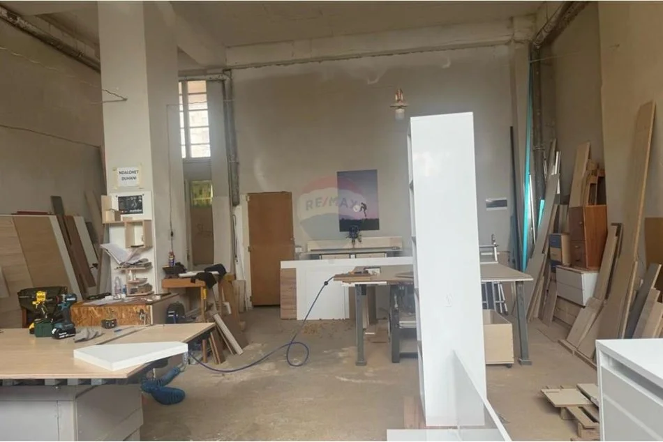 Tirane, shitet dyqan Kati 0, 78 m² 173.550 € (Rruga Thanas Ziko)