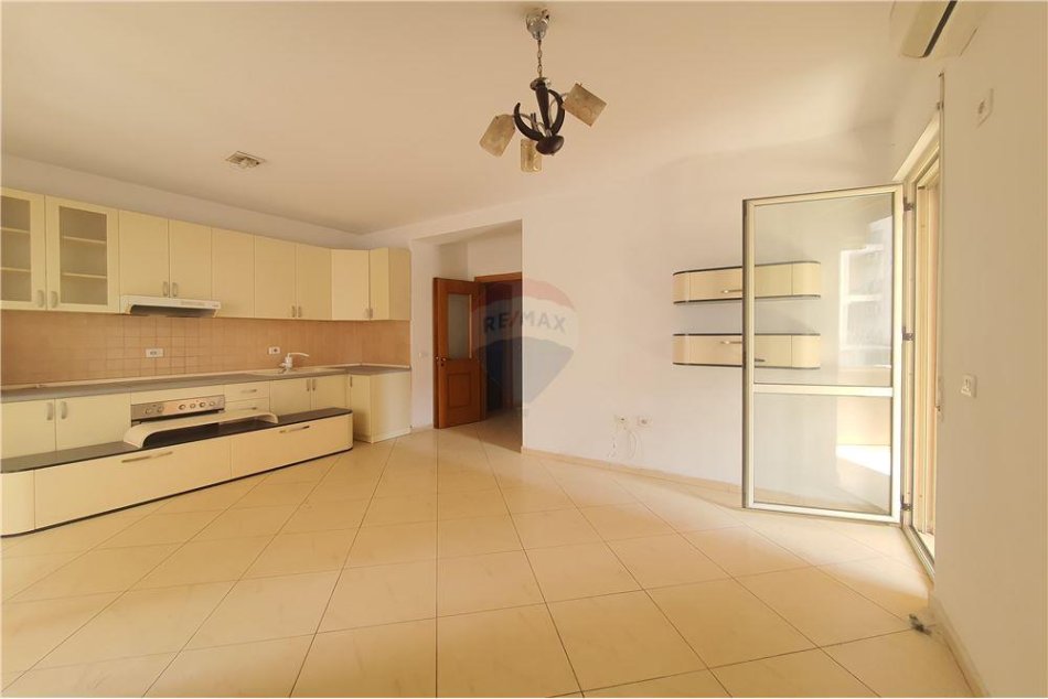 Tirane, shitet apartament 2+1 Kati 3, 105 m² 130,000 € (Astir - Rruga Aleksandri i Madh - Astir, Albania)