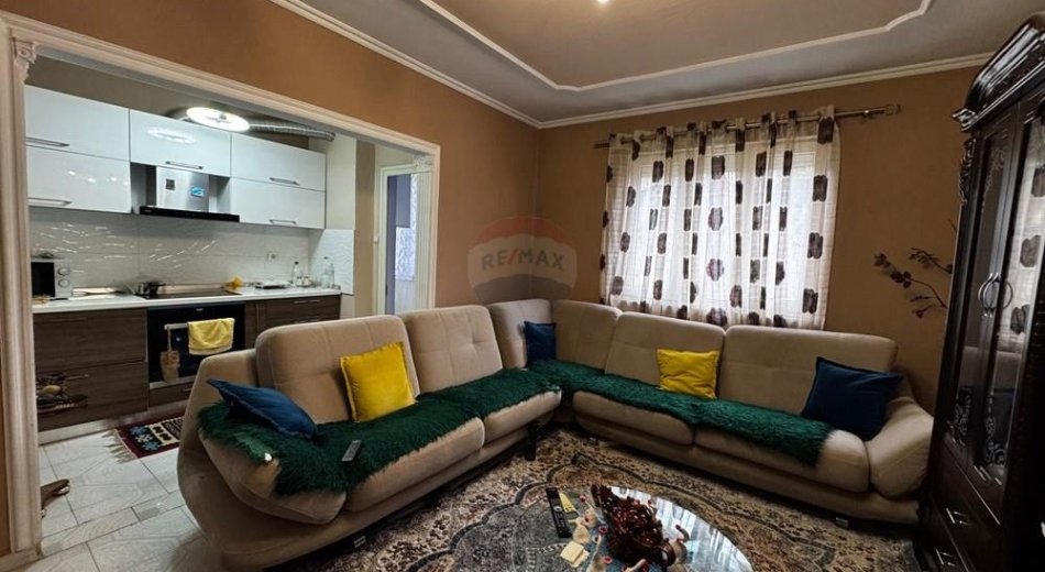 Tirane, jepet me qera 1+1 , 55 m² 380 € (Oxhaku tek Porcelane)
