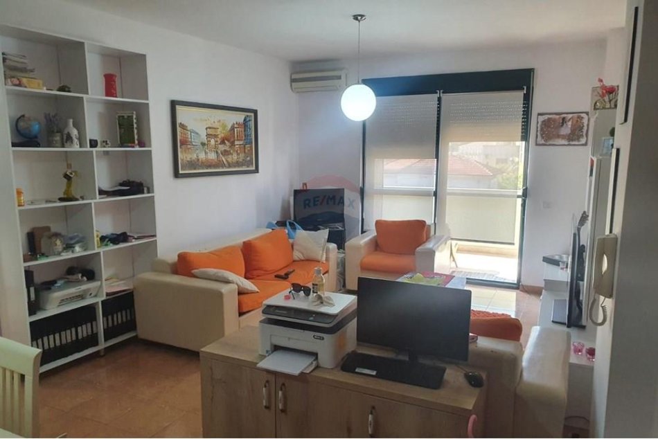 Tirane, jepet me qera apartament 2+1 , 101 m² 550 € (Pazari i Ri - ATSH)