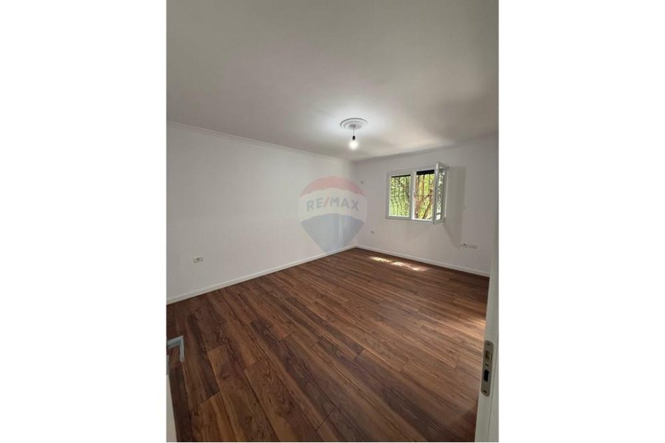 Tirane, jepet me qera apartament 1+1 Kati 2, 63 m² 700 € 