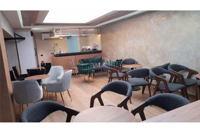 Tirane, jepet me qera ambjent biznesi Kati 0, 90 m² 900 Euro (Pazari i Ri)