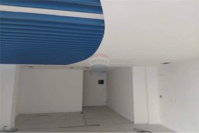 Tirane, jepet me qera ambjent biznesi Kati 0, 57 m² 1.100 Euro (Sheshi Wilson)