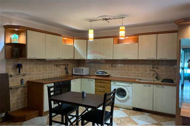 Tirane, jepet me qera apartament 1+1 Kati 2, 70 m² 350 Euro (Pandi Dardha)