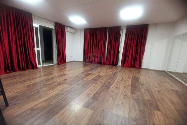 Tirane, jepet me qera apartament 1+1 Kati 4, 400 Euro (Rruga Kavajes)