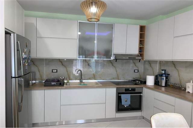 Tirane, ofert apartament 2+1+BLK Kati 4, 125 m² 400 Euro (Fresku)