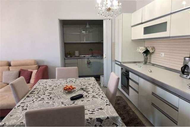 Tirane, jepet me qera apartament 3+1+BLK Kati 6, 120 m² 600 Euro (Rruga Kavajes)