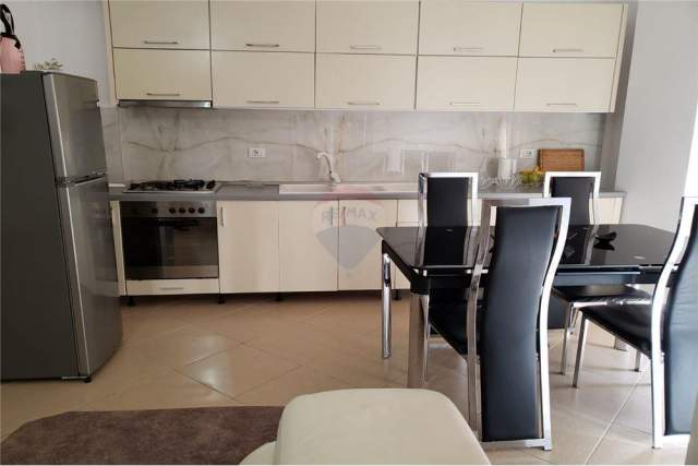 Tirane, jepet me qera apartament 3+1+BLK Kati 2, 115 m² 450 Euro (Don Bosko)