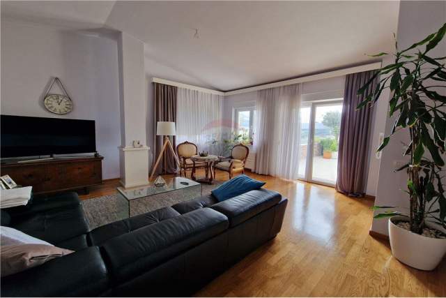 Tirane, jepet me qera apartament 2+1+BLK Kati 3, 115 m² 1.200 Euro (Rezidenca Touch of Sun)