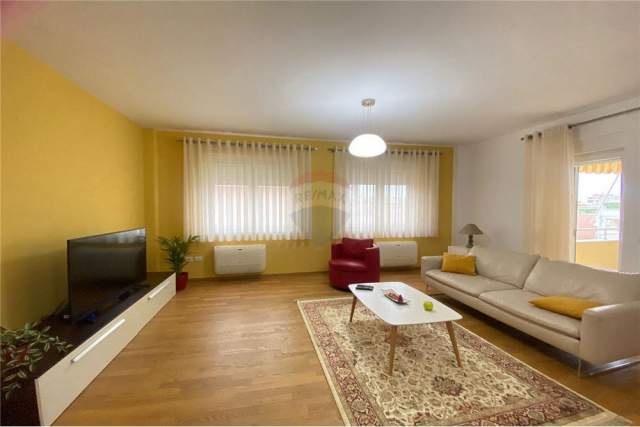 Tirane, jepet me qera apartament 3+1 Kati 2, 130 m² 1.400 Euro (Tegu)