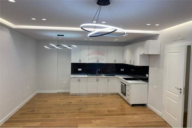 Tirane, jepet me qera apartament 2+1+BLK Kati 7, 110 m² 350 Euro (Loni Ligori)