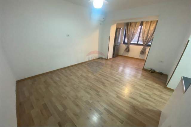 Tirane, jepet me qera apartament 2+1 Kati 2, 73 m² 350 Euro (bryli)