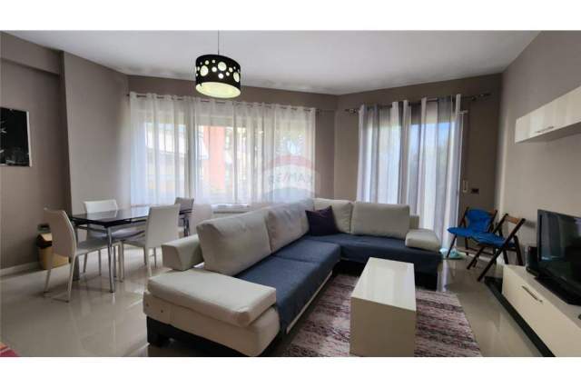 Tirane, jepet me qera apartament 2+1 Kati 2, 100 m² 500 Euro (kopshti botanik)