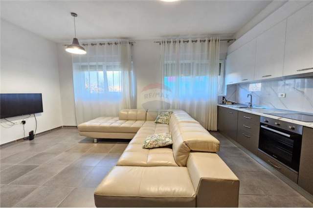 Tirane, jepet me qera apartament 2+1 Kati 1, 83 m² 380 Euro (Ali Dem , Mangalem)