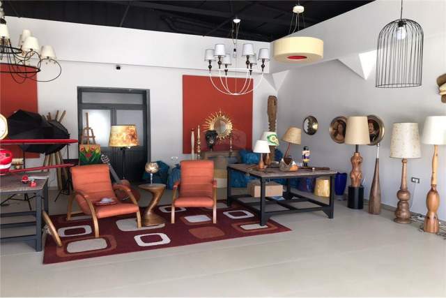 Tirane, jepet me qera ambjent biznesi Kati 0, 350 m² 1.500 Euro (fabrika e qelqit)