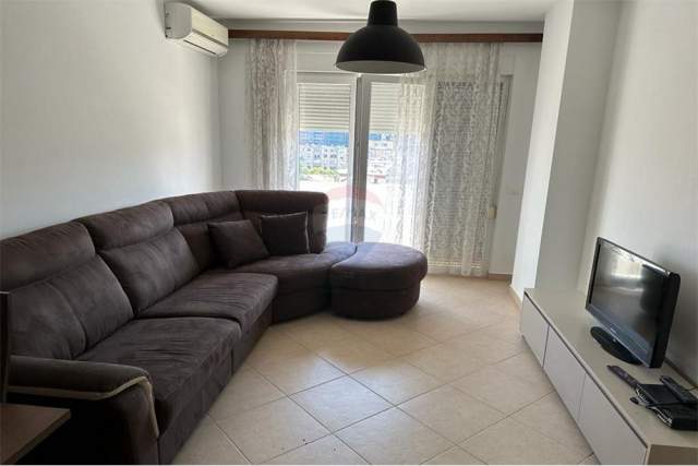 Tirane, jepet me qera apartament 1+1+BLK Kati 7, 73 m² 450 Euro (Kompleksi Kontakt)