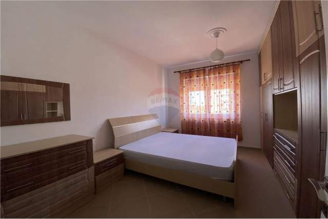 Tirane, jepet me qera apartament 2+1+BLK Kati 2, 100 m² 450 Euro (Rruga Dibres)