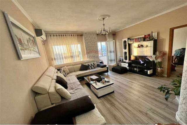 Tirane, jepet me qera apartament 2+1+BLK Kati 8, 95 m² 480 Euro (Don Bosko)