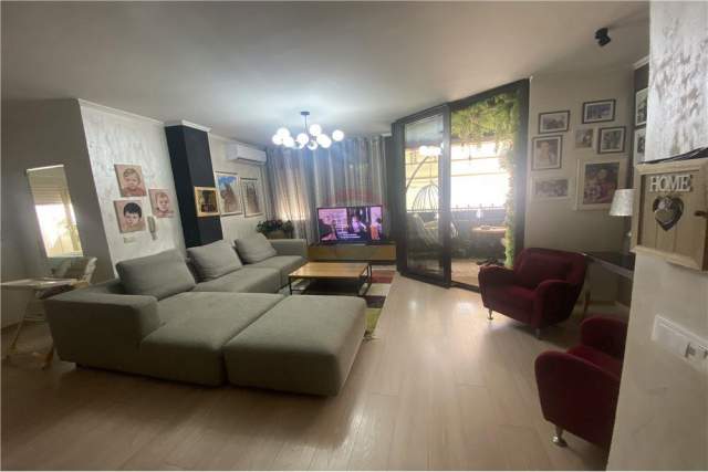 Tirane, jepet me qera apartament 2+1+BLK Kati 7, 110 m² 850 Euro (libri universitar)