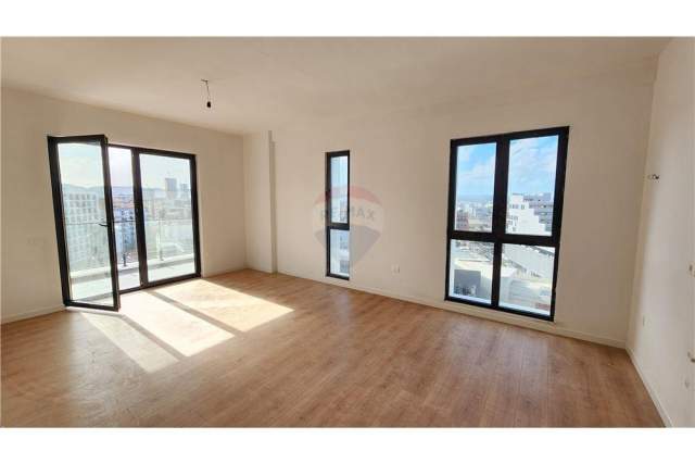 Tirane, jepet me qera apartament 2+1+BLK Kati 9, 108 m² 500 Euro (Rruga Ferit Xhajko)