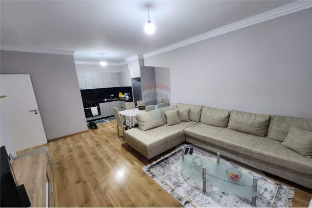 Tirane, jepet me qera apartament 1+1 Kati 3, 75 m² 400 Euro (Rruga Mikel Maruli)