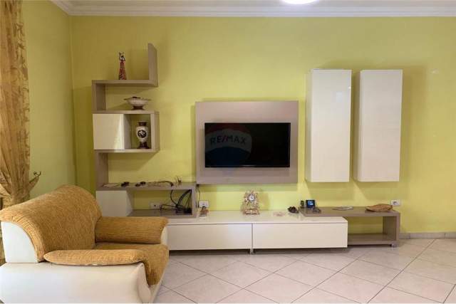 Tirane, ofert apartament 2+1 Kati 1, 127 m² 650 Euro (Kompleksi Dinamo)