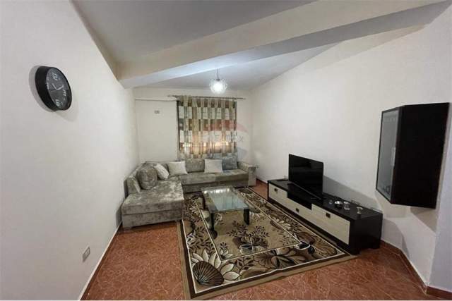 Tirane, jepet me qera apartament 1+1 Kati 1, 70 m² 450 Euro