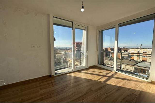 Pronari e mobilon sipas deshires tuaj. Tirane, jepet me qera apartament 2+1 Kati 5, 70 m² 450 Euro (Farmacia 10)