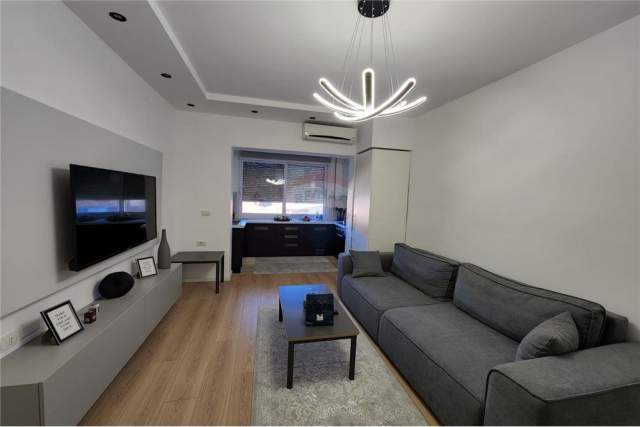 Tirane, jepet me qera apartament 1+1 70 m² 550 Euro