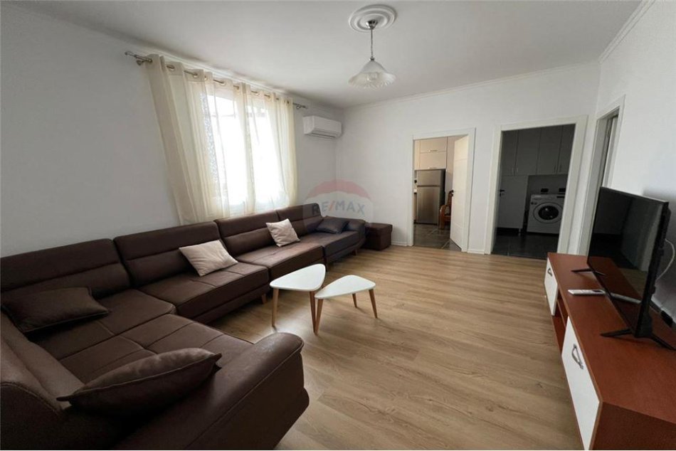 Tirane, jepet me qera apartament 2+1 Kati 3, 82 m² 450 € (rruga e dibres)