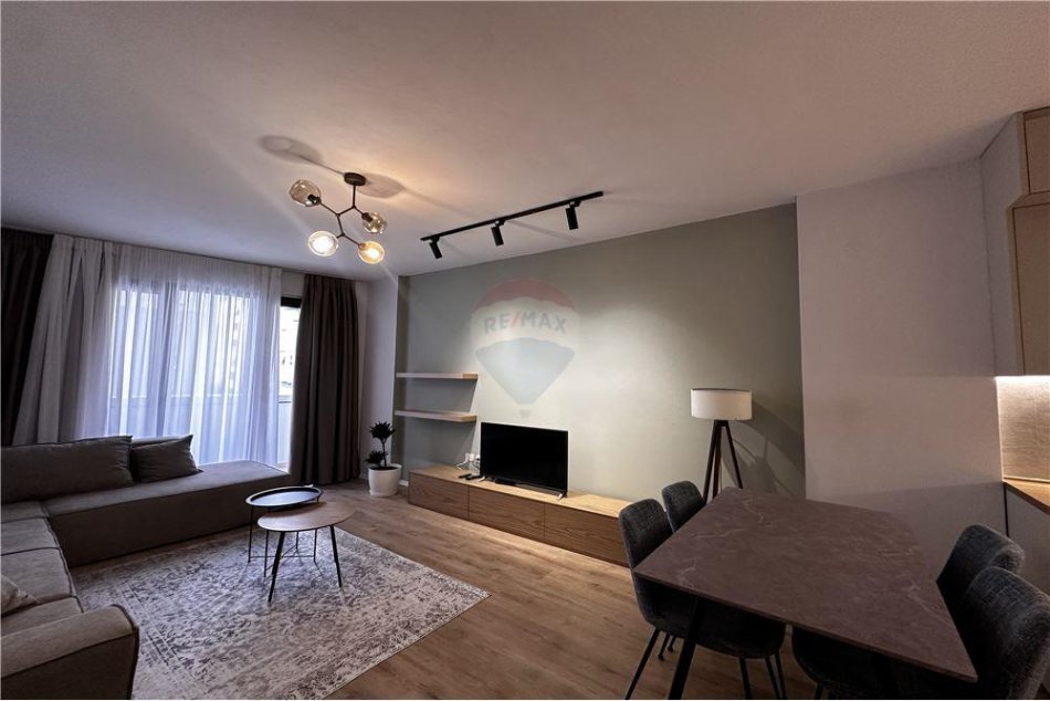 jepet me qera 2+1 Kati 3, 105 m² 800 € (21 dhjetori)