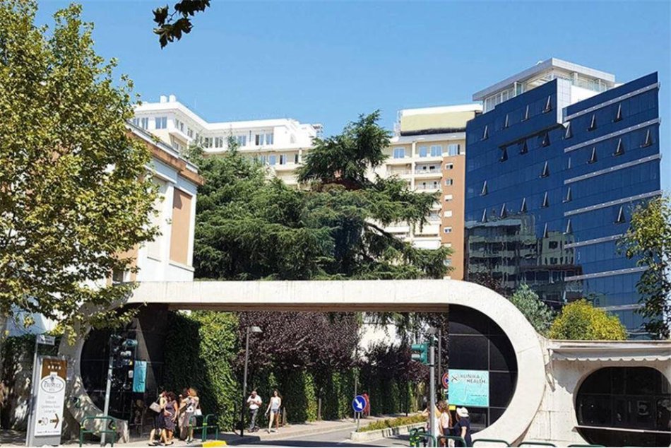 Tirane, jepet me qera apartament 1+1 Kati 10, 65 m² 400 € (jordan misja)
