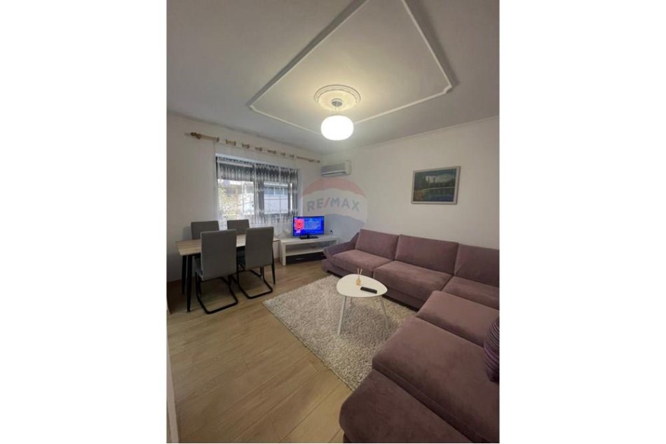 Tirane, jepet me qera apartament 1+1 , 650 € (Myslym Shyri)