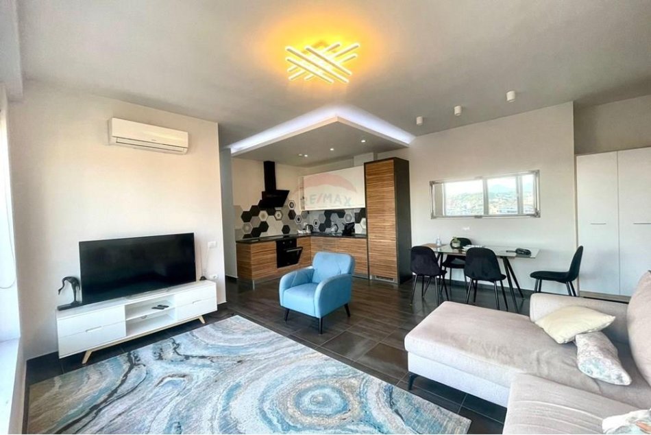 Tirane, jepet me qera apartament+verande | Penthouse 2+1 Kati 11, 90 m² 1.000 € (Pazari i Ri)