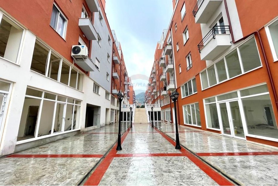 Tirane, shes apartament duplex 3+1+Aneks+Ballkon Kati 1, 233 m² 179.900 € (Rruga Hamdi Pepo, Selite)